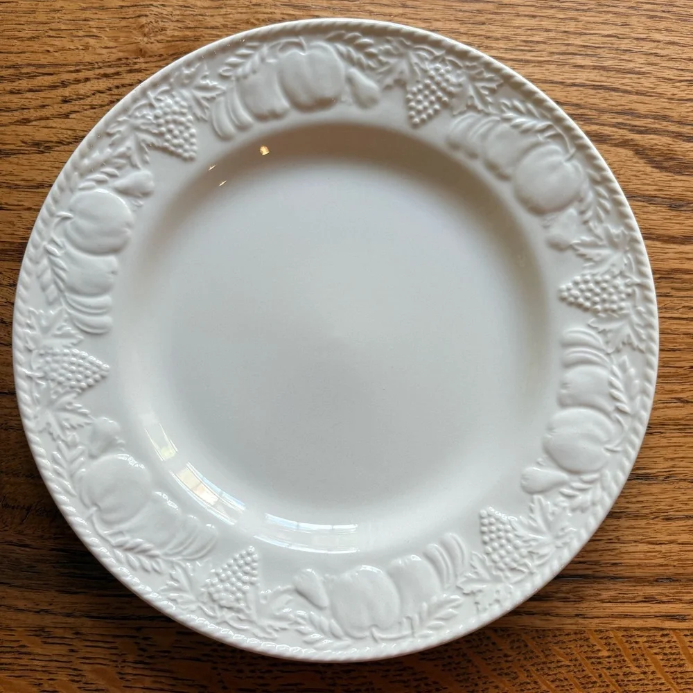 International Tableworks China- Devonshire- Set of 2 plates- made in England